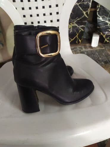 qiz ucun botlar: Qadın dabanlı qısa çəkmə - Rəng: qara - Model: qısa booti, yuvarlaq — 2