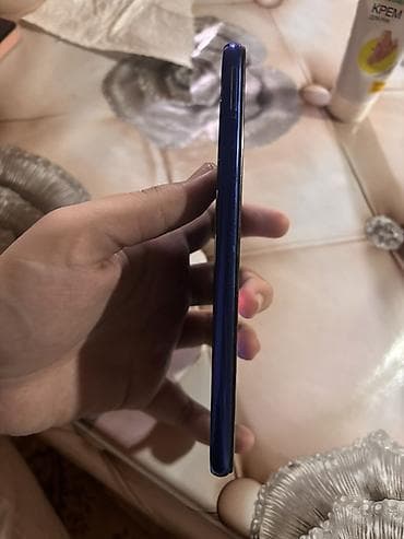 8 pulus: Redmi smartfon - Rəng: mavi (parlaq gradient arxa panel) - Ekran — 6