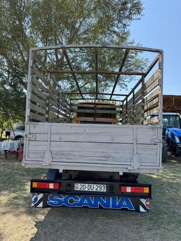 инвертор с 12 на 220 вольт: Narıncı rəngli, taxta bortlu, arxasında ikili təkərləri olan "Ford — 6