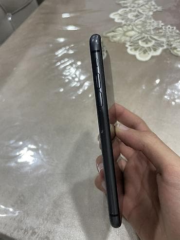 IPhone 11, Qara — 3