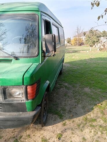 su getiren masinlar: Yükdaşıma xidməti – yaşıl rəngli iri həcmli yük mikroavtobusu - Uzun — 4