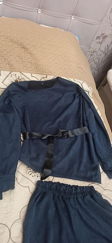 xonca desti: Dəst qadın üçün təzə kimi tünd göy. l razmer.materialı çox gesenkdi 20 — 9