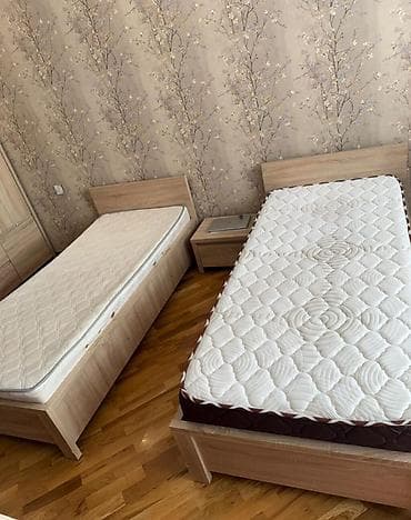 ElmiraxHər iki çarpayı matrasla birlikdə satılır. Bir matras az