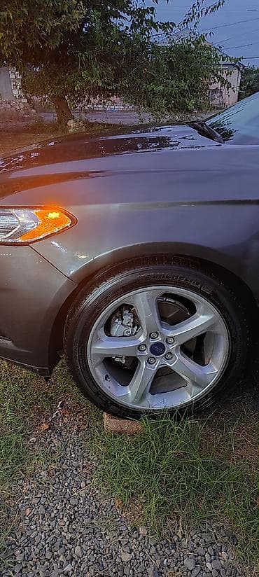 tesla model 3: Ford Fusion: 1.5 l | 2016 il 192000 km Sedan — 8