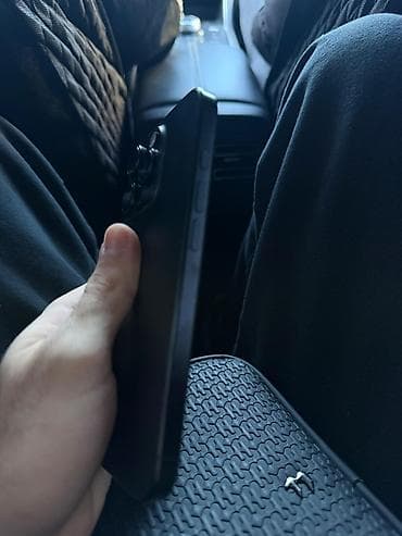 bakcell limitsiz internet: IPhone 16 Pro, 128 GB, Qara, Simsiz şarj, Face ID — 4