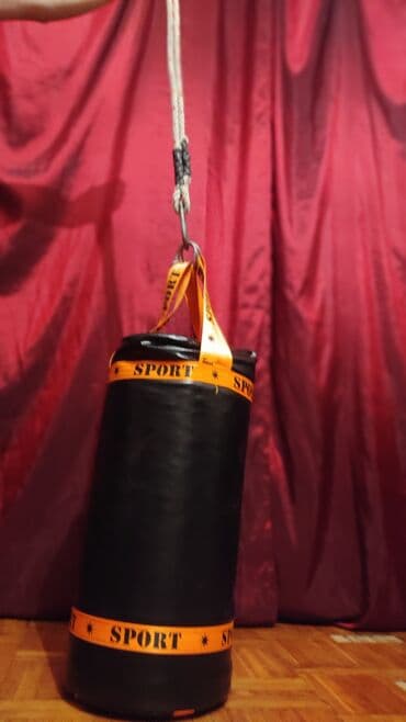 Boks üçün asılqan çanta - Rəng: qara korpus, narıncı “SPORT” lentləri