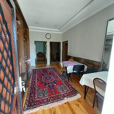 ev ve bag: Dağ ətəyində, meşəliklə əhatələnmiş geniş həyəti olan fərdi yaşayış — 10