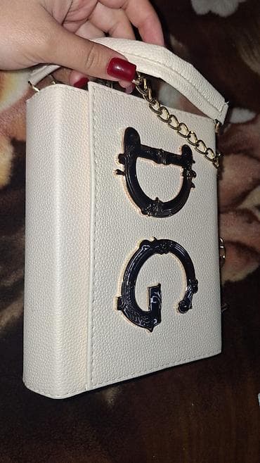 3 çanta krem rengdedi. 3ü birlikdə 20 azndi. Yenidi istifade