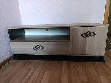Б/у, Прямой ТВ стенд, С полками, Ламинат