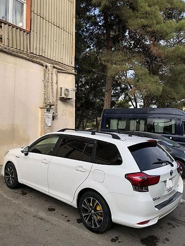 formula teker: Toyota Corolla Fielder Hybrid – ağ rəngli, universaldır — 2