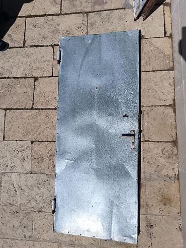 demir qapi satilir: İşlənmiş Giriş qapısı Petlə ilə, Zəmanətsiz, Ünvandan götürmə — 2