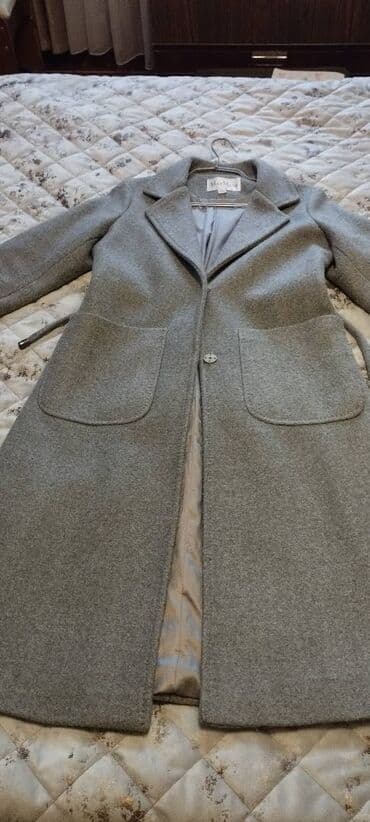 loreta palto: Gadın paltosu az istifadə olunub əla vəziyyətdədir — 4