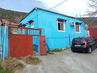 1 mərtəbəli həyət evi - Mavi rəngdə boyanmış künc sahədə yerləşən