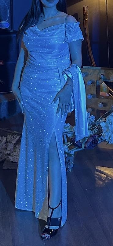 ag mirvari reng: 1 dəfə geyinilib. Artıq əynimə olmadıqına görə. satılır. Alana endirim — 3