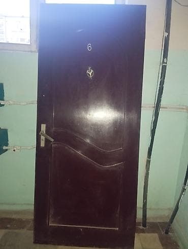 Qapılar və aksessuarlar: Mənzil üçün İşlənmiş Giriş qapısı Glazok ilə, Ünvandan götürmə — 2