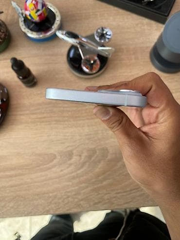 iphone ikinci əl: IPhone 15, 128 GB, Ağ, Simsiz şarj, Face ID — 5