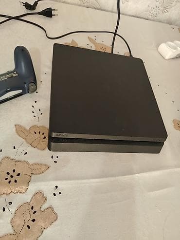 Elektronika: Salam Evde isdifade olunmus playstation 4 Slim modeli yaxşı — 2