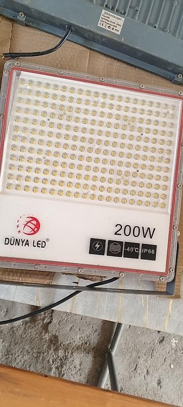 projektör: LED proyektor fənərlər Məhsul 1: - Güc: 400W - LED tipləri: 8 ədəd — 2