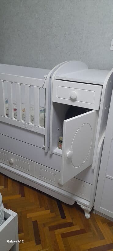 Yemək masaları, oturacaqları: Təzə haldada hec bir defekti yox təmiz türk malı Ünvan Nərimanov — 1