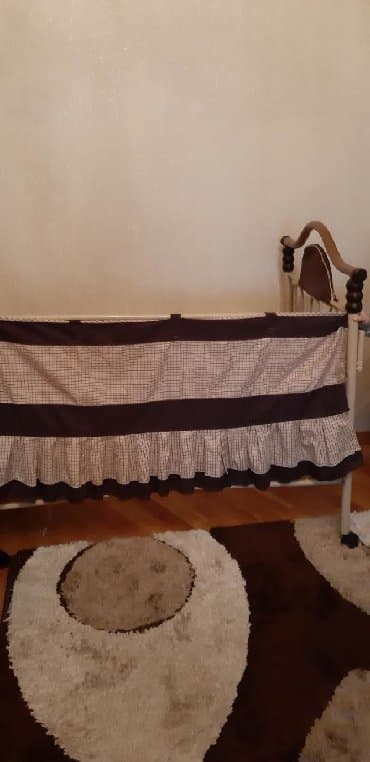 yas tortlari: Oğlan və qız üçün, İşlənmiş, Beşik, Matrassız, Yellənmə mexanizmsiz — 1