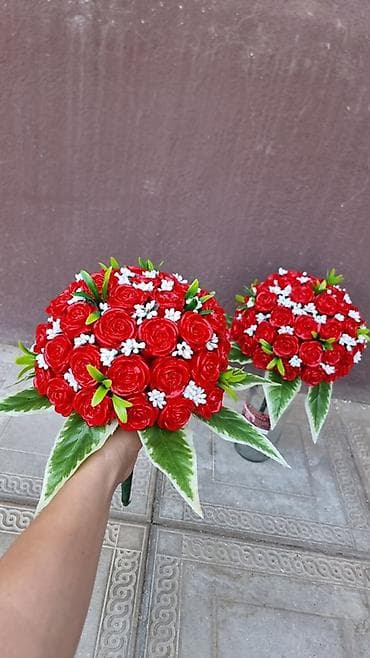 Qırmızı daş gül buketi (dekorativ)