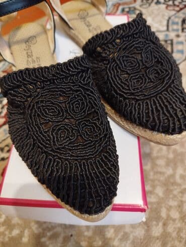 ağ çəkmələr: Qısaboğaz, Adidas, Ölçü: 37, rəng - Qara, Yeni — 1