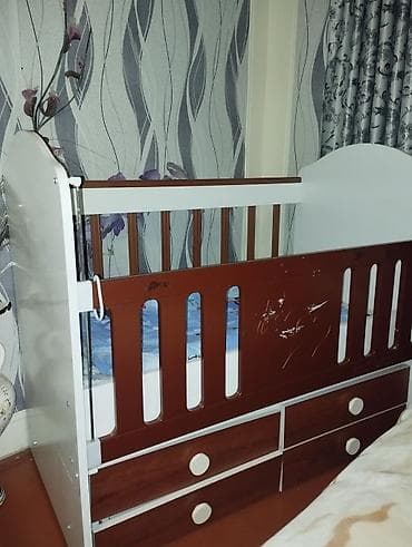 ad gunu paltarlari: Oğlan və qız üçün, Dördbucaq, Beşik, Dəstsiz, Matras ilə, Yellənmə mexanizmsiz — 2