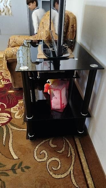 plastik rəf: İşlənmiş, Düz TV altlığı, Polkalı, Şüşəli — 1