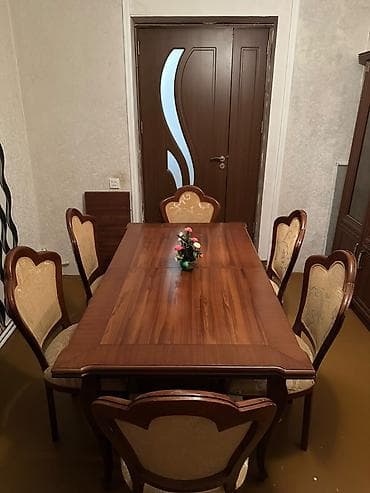 təkərli stul: Masa desti satilir. kvadrat açilan masa +6 stul yaxşı vəzyətdədir — 1