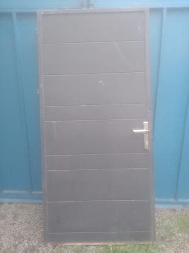 Dekorativ divar panelləri: Metal giriş qapısı. Ciris qapidi. 90*2.00.Sola cölə acilir. - — 1