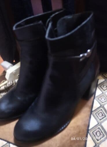 Qadın botları – qara rəngdə, qısa boğazlı - Material: hamar dəriyə lalafo.az -da Qadın botları – qara rəngdə, qısa boğazlı - Material: hamar dəriyə