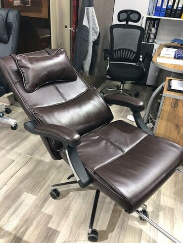 офисные кресла: Новый, С колесиками, Рукояти не регулируются, Кожа — 6