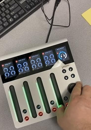 Intellimix PRO Desktop Mixer Faderlər (tənzimləyicilər) xarab olmur