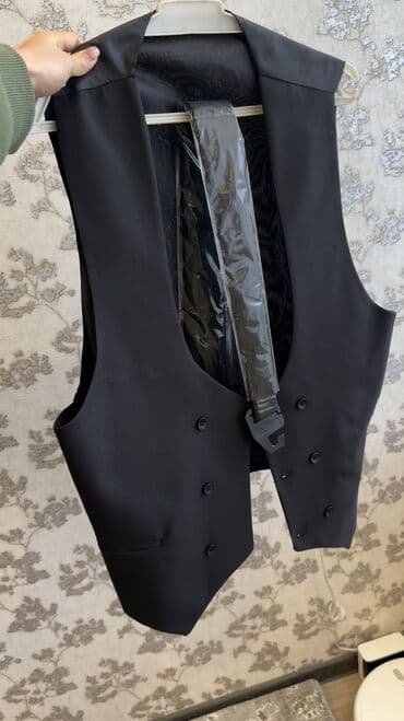 kişi geyimləri: Təzə kostyum. Heç vaxt geyinilməyib. Etiketi üstündə. Ölçü uyğun — 3