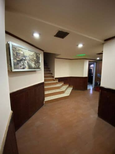 kirayə restoranlar: İçəri şəhər metrosunun yaxınlığında, 360 kv sahəsi olan (yarızirzəmi — 18