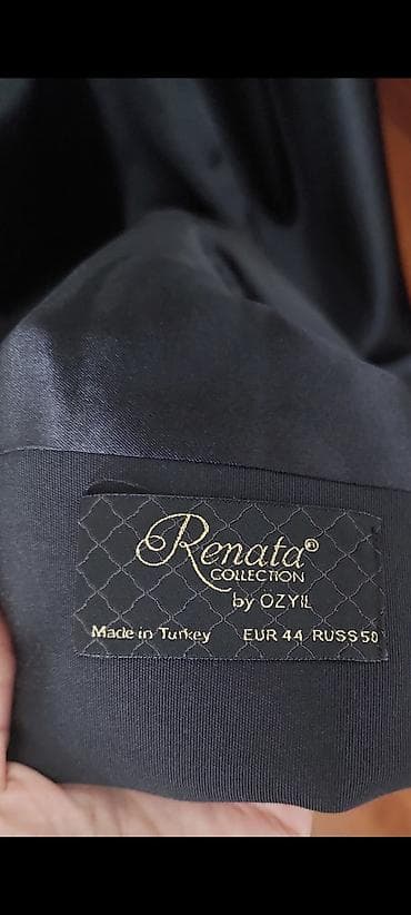 ucuz parfum: Qara plaş Renata, 44 ölçü. Əla vəziyyətdədir. Əlaqə üçün whatsapp — 4