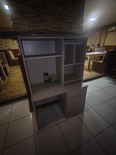 Düz masa, Stulsuz, Polkalı, Siyirməli, Sadə laminat