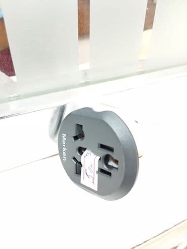 Rozetkalar: Marken universal səyahət adapteri. Bu adapter müxtəlif növ elektrik — 3