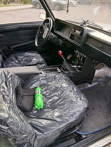 VAZ 2107 sedan - Kuzov: ağ rəng, 4 qapı, klassik “07” korpusu -