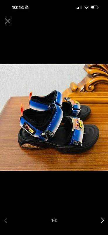 mavi bodilər: Uşaq sandaleti – idman üslubunda, mavi-qara rəng keçidi ilə — 1