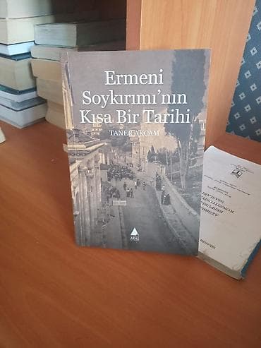 Kitab paketi – 4 adda 1) The Secret History of the World – Jonathan — 10