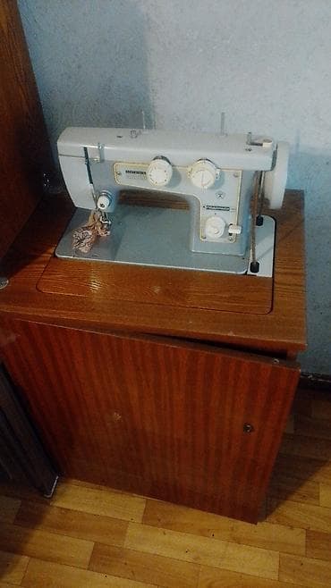 Universal tikiş maşını və şkaf-stol komplekti - Mexaniki/elektrik tip