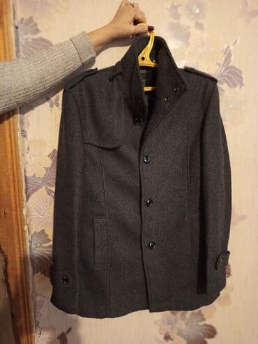 Kişi üçün qrafit rəngli palto/kaban - Dizayn: Klassik hərbi üslubda