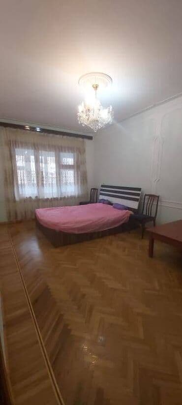 məhəmmədi kirayə: Həzi Aslanov metrosunun yaxınlığında Gəncə prospektində 9 mertebeli — 7