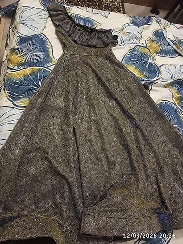 don madelləri: Zərif gecə/ziyafət paltarı - Model: birqollu, asimmetrik kəsim. Sağ — 2