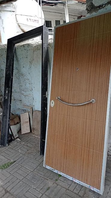 Dəmir qapı dəsti - Material: polad/dəmir çərçivə və taxta teksturalı