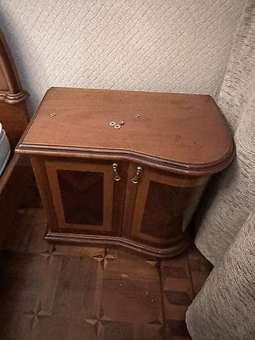 tavalar: Yataq otağı mebel dəsti Tərkibi: - Geniş 5 qapılı dolab: ortada 3 — 4