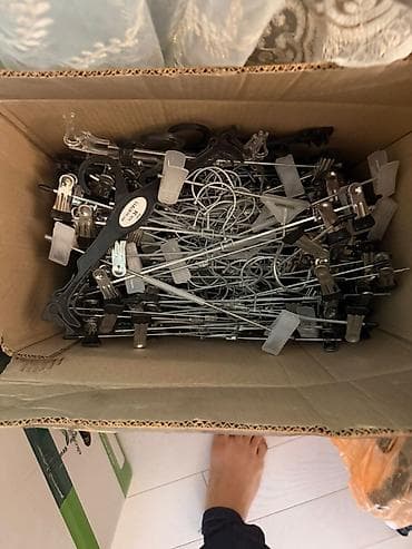 Mağaza/Butik avadanlıqları dəsti - Asılqanlar: Müxtəlif növdə metal