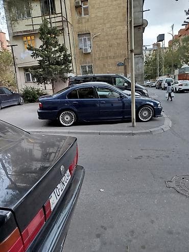 ucuz avtomobil: BMW 5 Series E39 sedan – tünd mavi rəng, qara salon. Texniki və — 2
