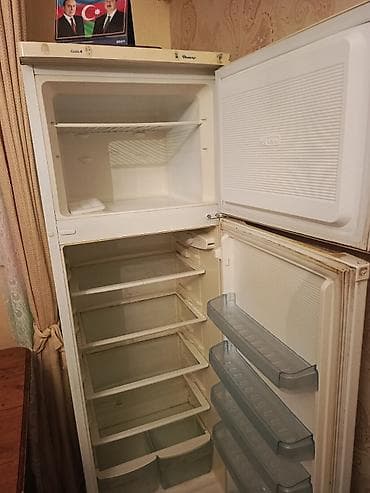 soyuducu qablari: İşlənmiş 2 qapılı Dnepr Soyuducu Satılır, rəng - Ağ, Dispenserli — 2